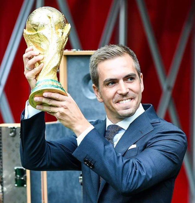 张子洲看着那血淋淋的刀尖，哭着说：五爷、五爷。